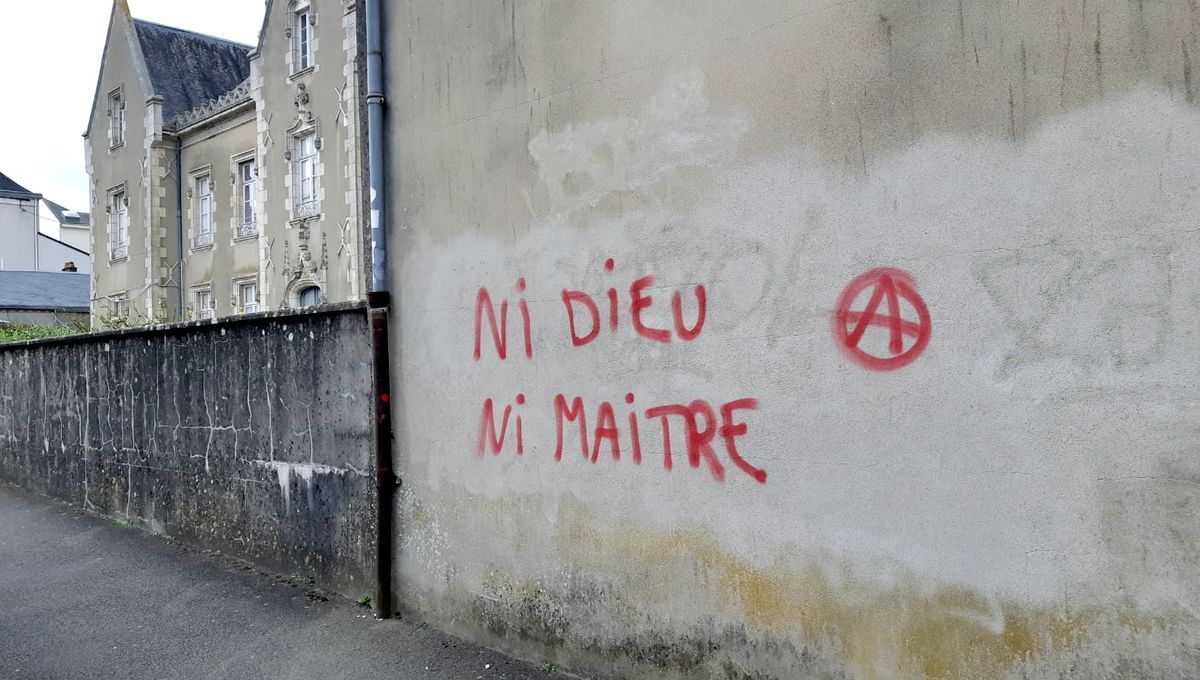 ★ LE POUVOIR NE POSSÈDE QUE CE QU’IL PREND AU PEUPLE