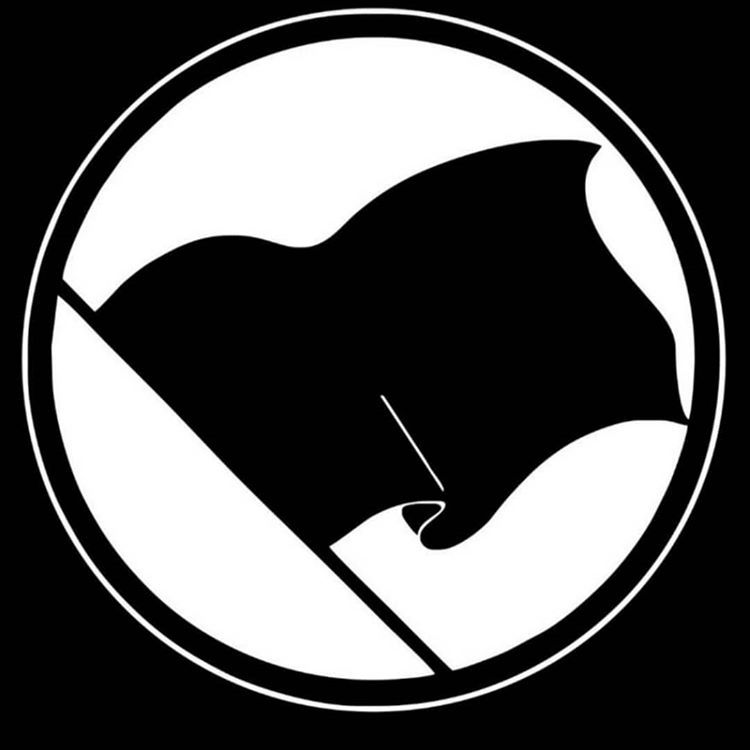 ★ LE DRAPEAU NOIR CONTRE LE DRAPEAU TRICOLORE